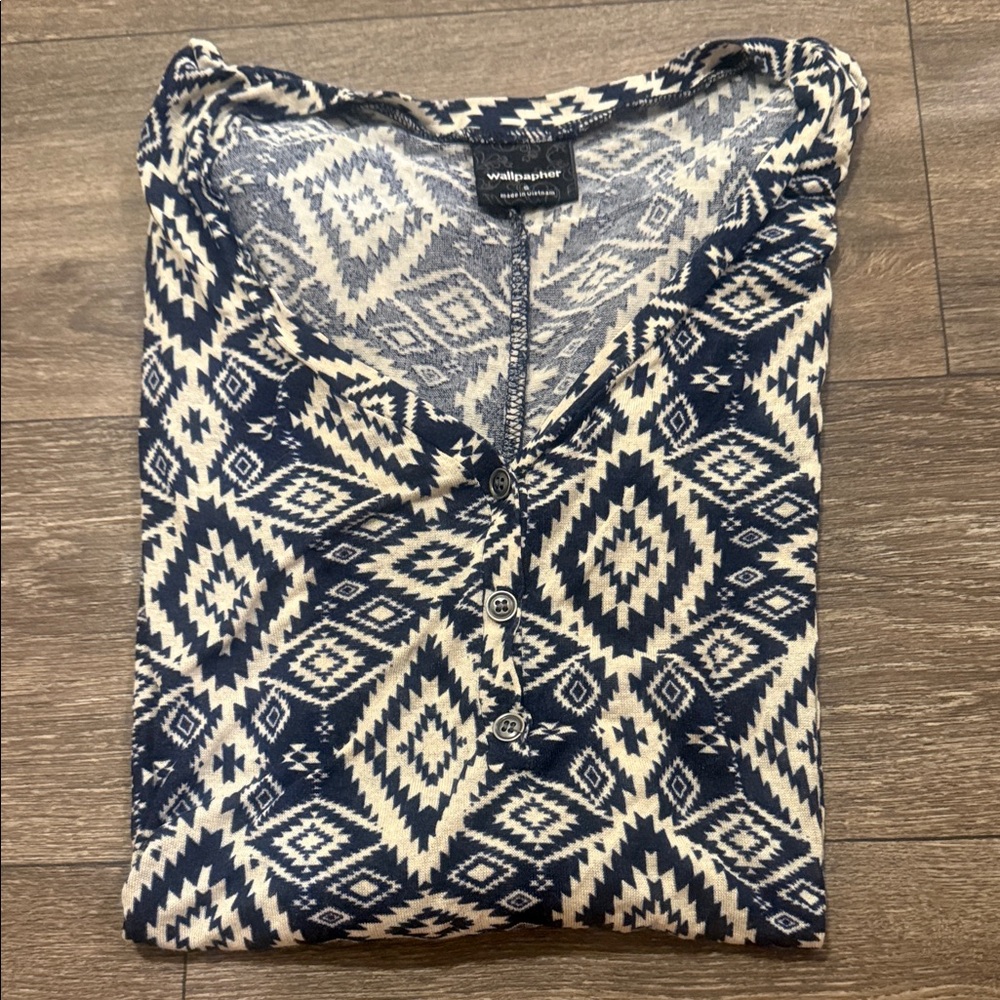 Wallpapher Geometric Navy and Cream Long Sleeve Top - Picture 3 of 5